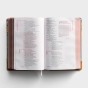 NIV - True Images Bible: The Bible for Teen Girls