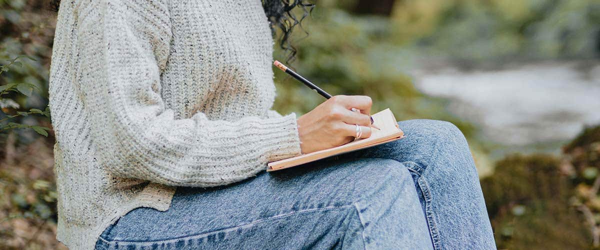 31 Journaling Prompts to Strengthen your Faith in the New Year 